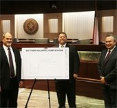 Matt Holzapfel, Mayor Bruce Archer and City Mgr Cliff Keheley