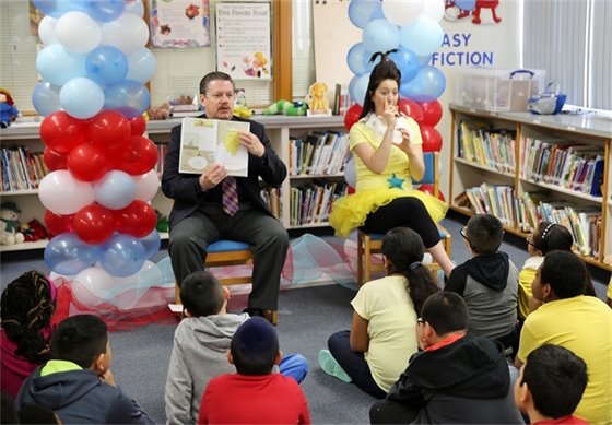 Mayor Pickett Read Across America Day