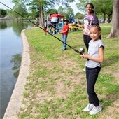 Kids fishing from the bank of City Lake Park